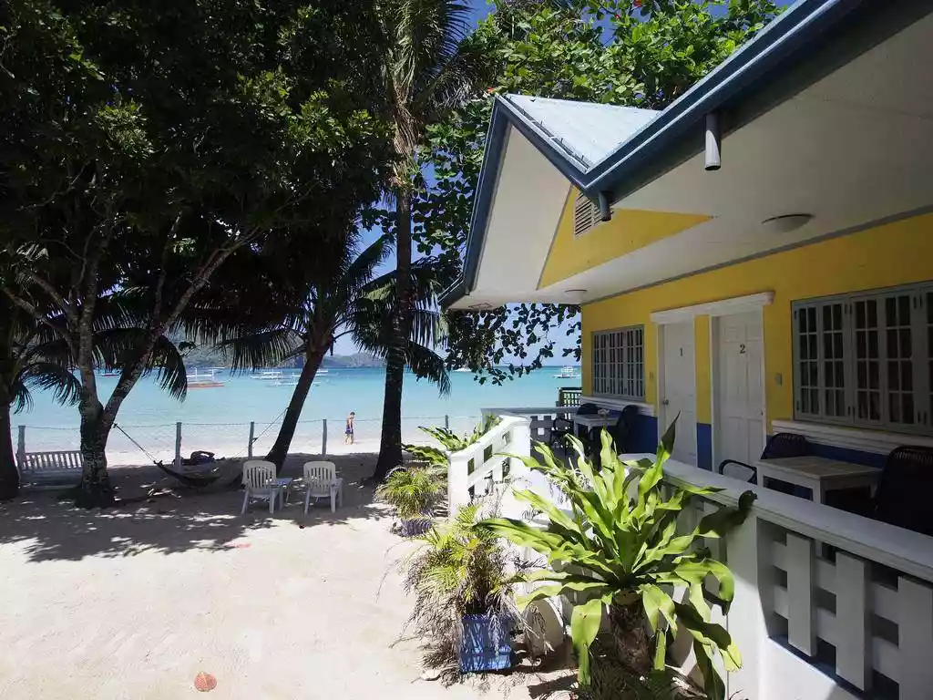 16-ROOM VILLAS WITH BEACHFRONT FOR SALE IN THE HEART OF ELNIDO, PALAWAN — Beach Lot in El Nido, Palawan, Philippines — Photo 3