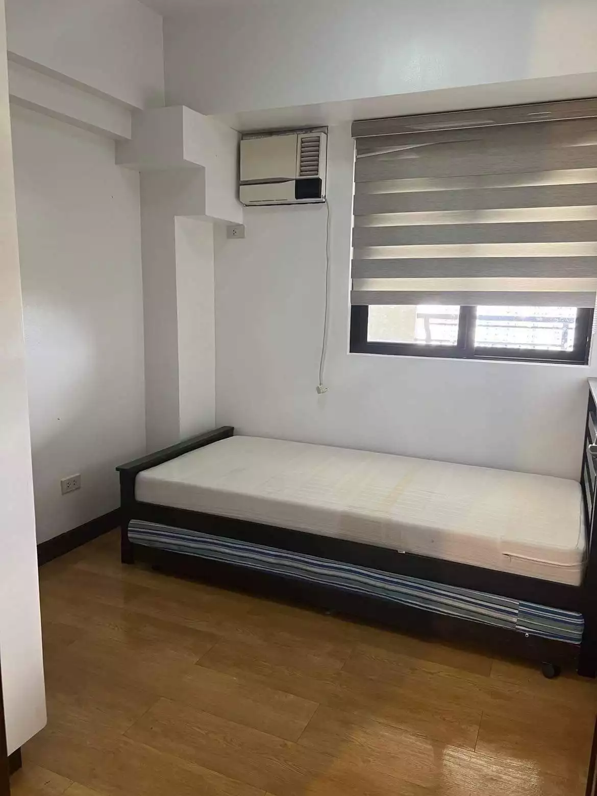 2 Bedrooms with Balcony facing Amenities Royal Palm Residences - photo 5