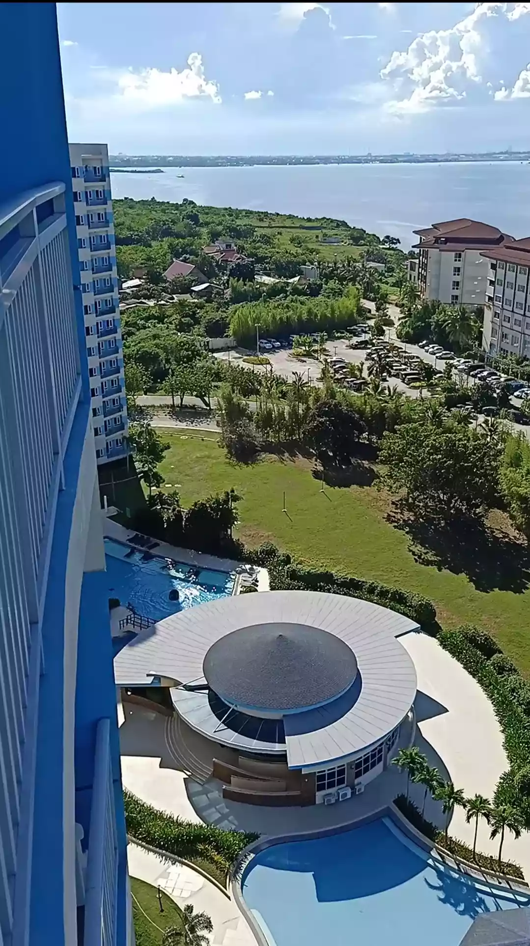 Amisa 2br Corner unit Facing Seaview — 2 Bedrooms in Lapu-Lapu City, Philippines — Photo 3