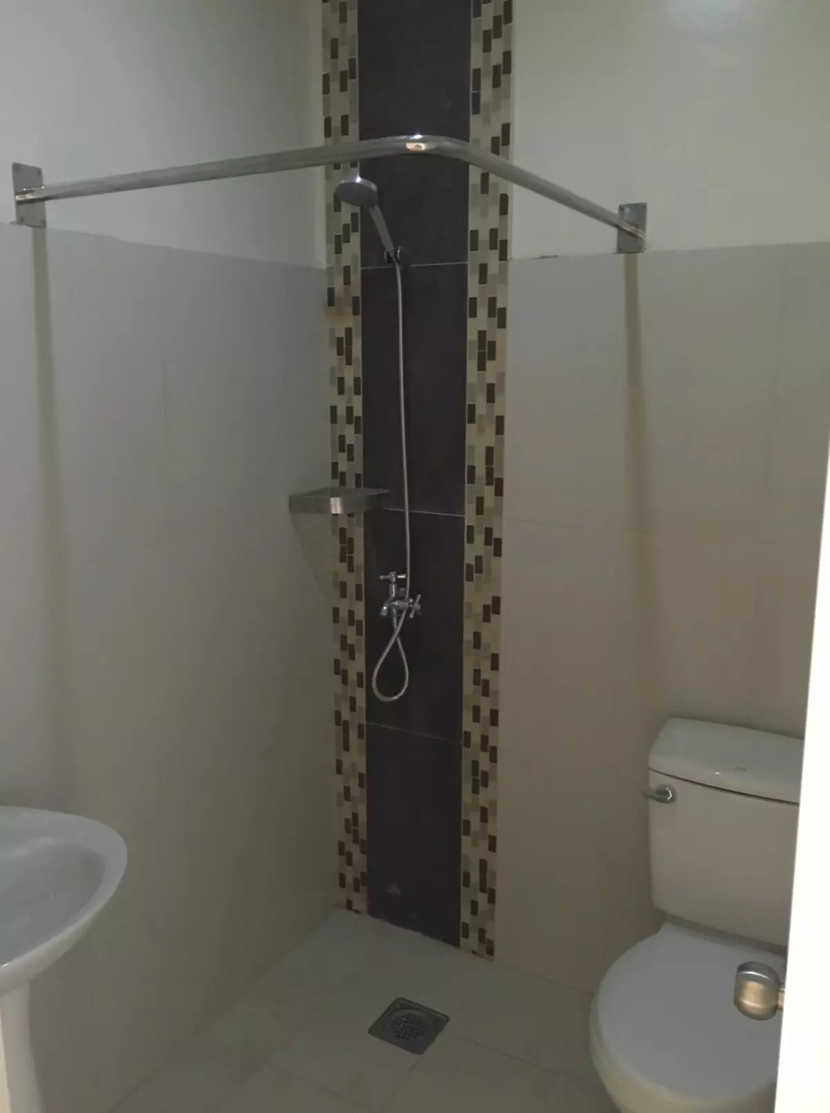25K TOWNHOUSE FOR RENT IN NORTHWOOD RESIDENCES — House and Lot in H Abellana, Mandaue City, Cebu — Photo 7