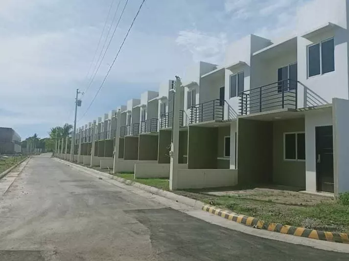 Azumi 2 Ready For Occupancy For Assume — Townhouse in Negros Oriental, Philippines — Photo 3