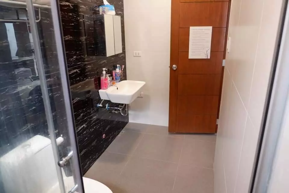 RUSH SALE!!! HOUSE AND LOT IN LAS PINAS — House and Lot in Metro Manila, Philippines — Photo 4