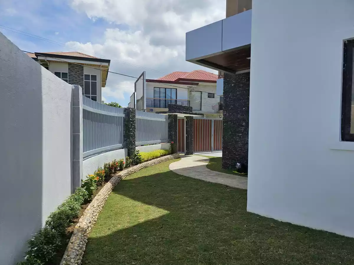 Open photo 26 of 28 — 4 Bedrooms with Balcony and Pool