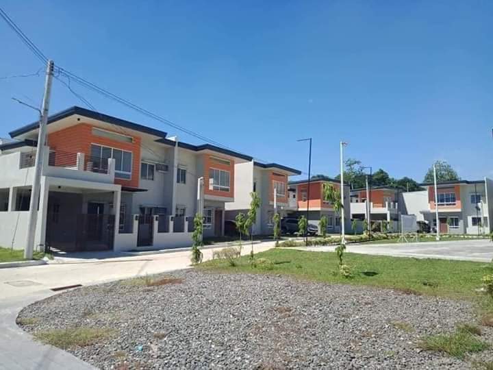 5 bedrooms single attached house and lot in Davao City, near Davao International Airport  - photo 4