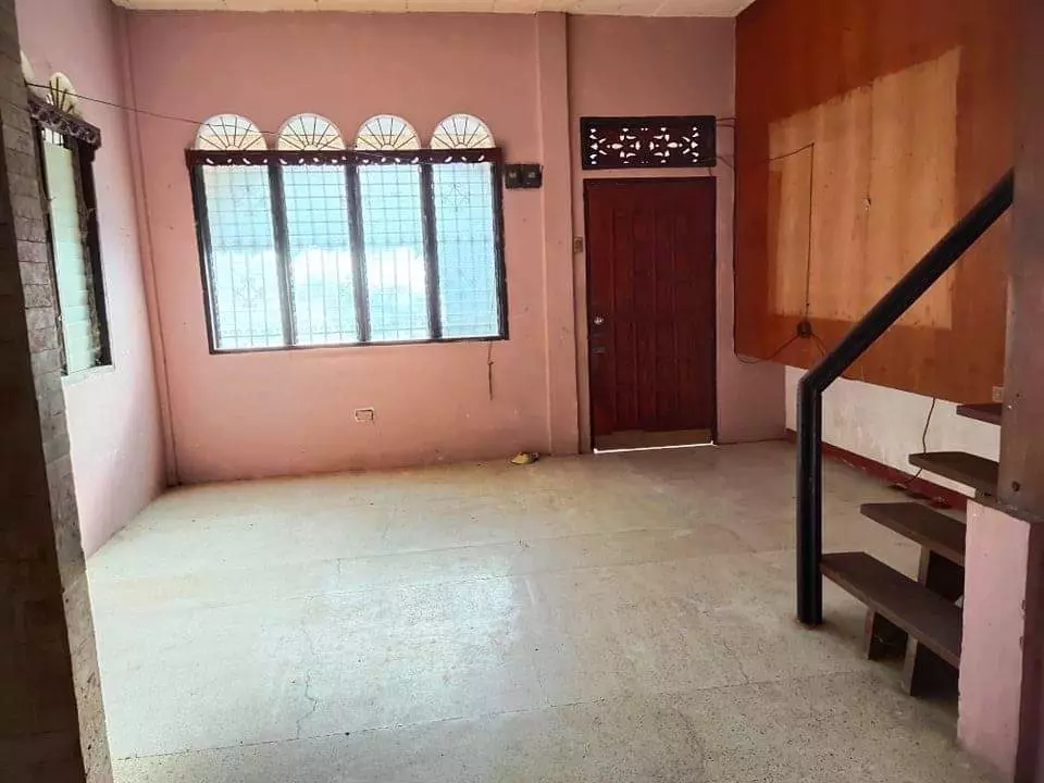 HOUSE & LOT - photo 5