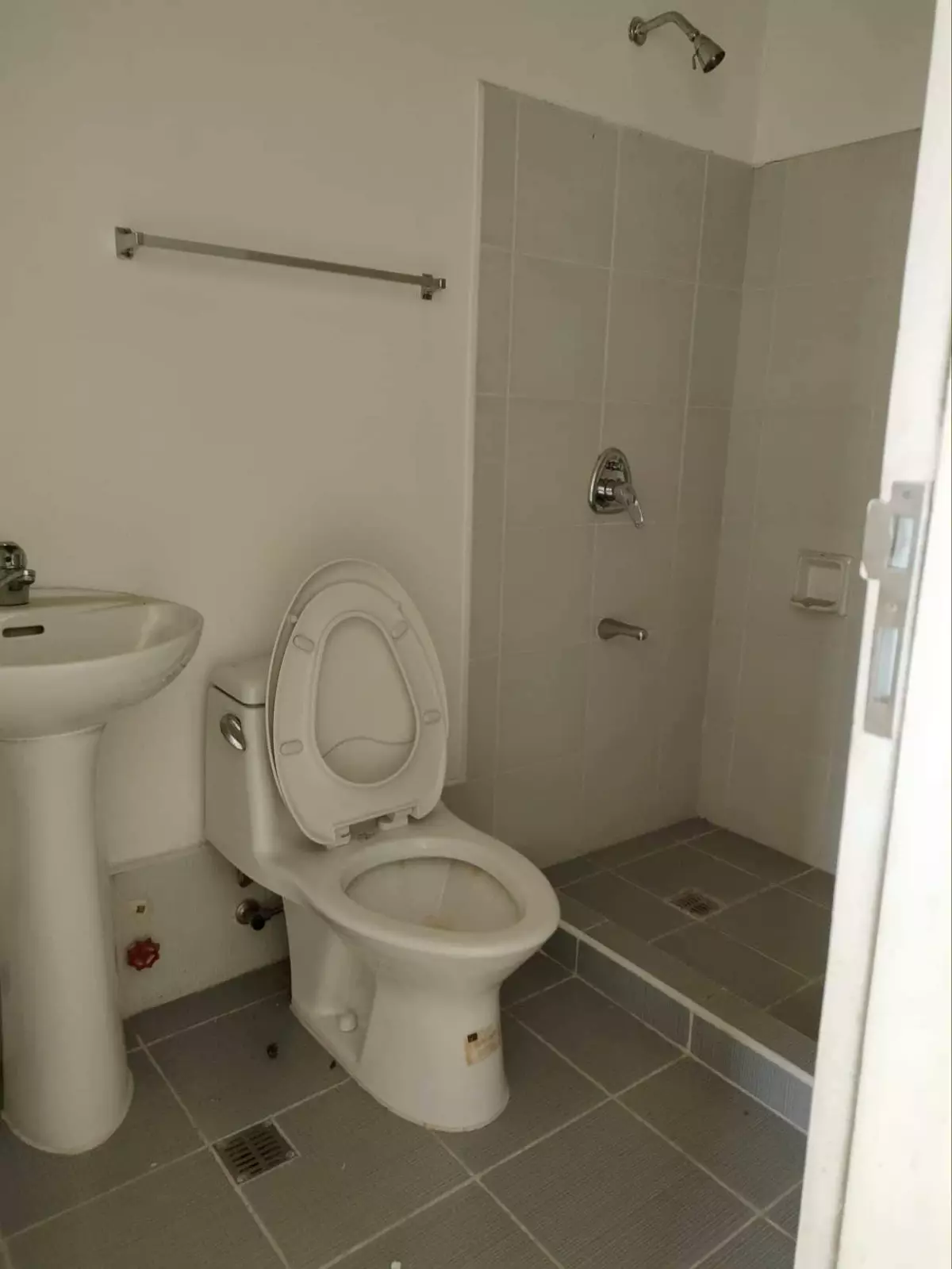 FOR SALE! The Persimmon Condo — 2 Bedrooms in M. Borces Street, Cebu City, Central Visayas — Photo 7