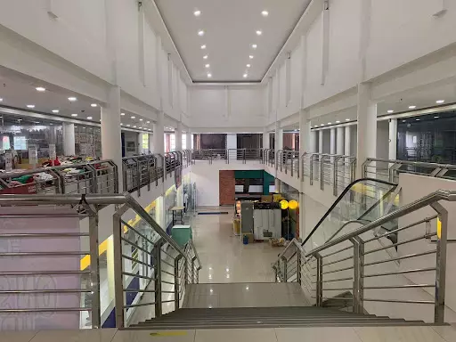 Open photo 11 of 25 — Leah Mall Space for Rent