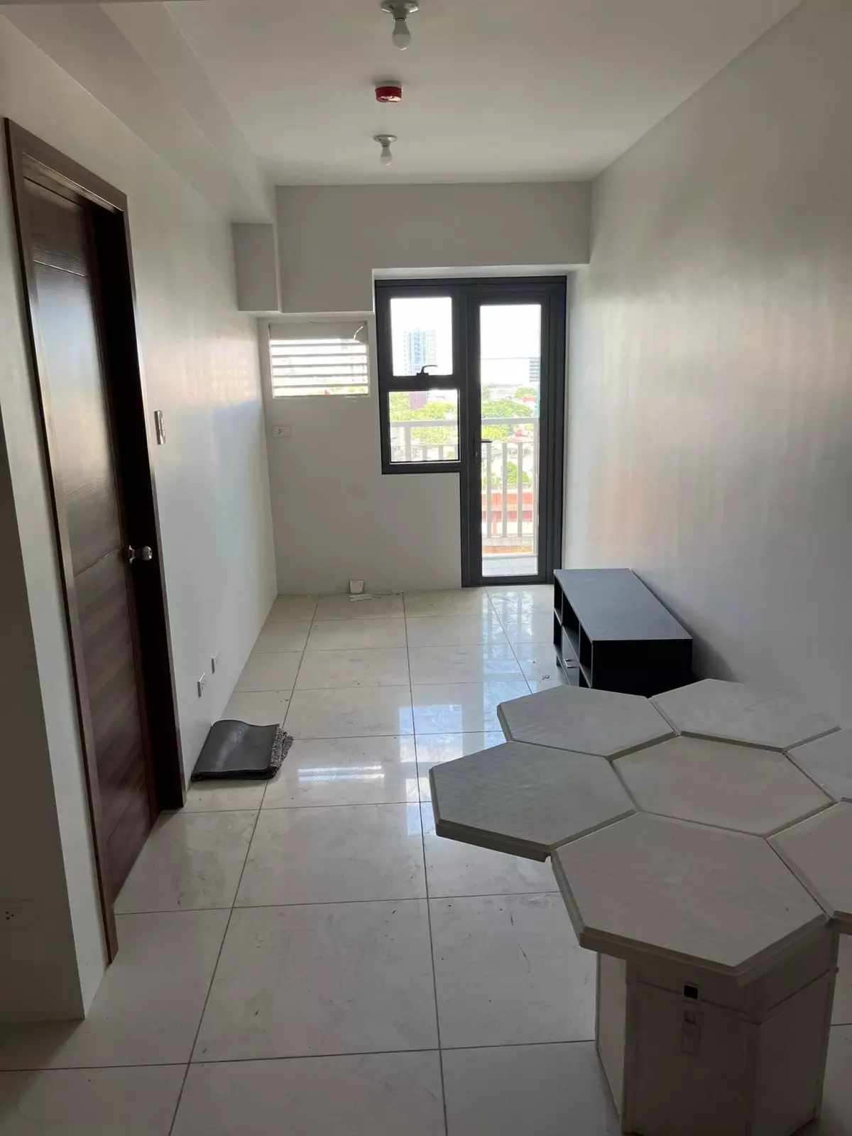 RUSH SALE 1BR WITH BALCONY IN HORIZONS - photo 3
