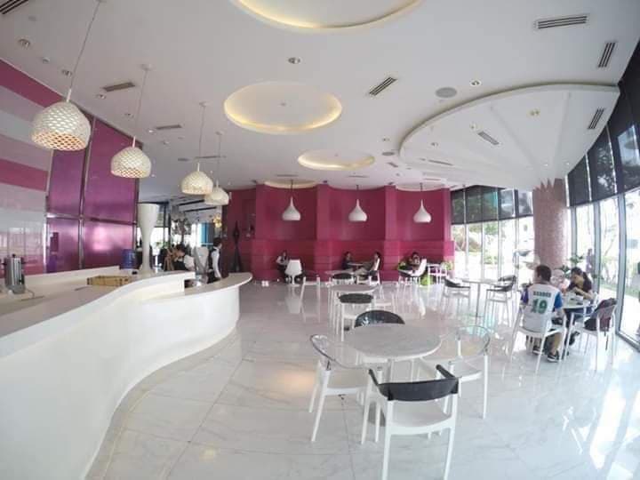 2 Bedrooms Condo Unit with Parking in Azure Urban Resort Residences — 2 Bedrooms in Marcelo Ave, Parañaque, Metro Manila — Photo 6
