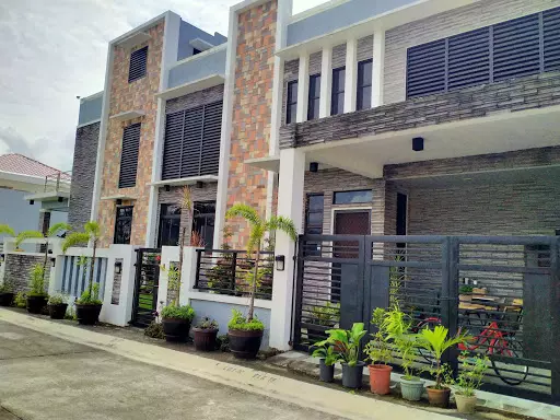Prestigious House and Lot at St. James Homes Subd., Concepcion Grande, Naga City - photo 3