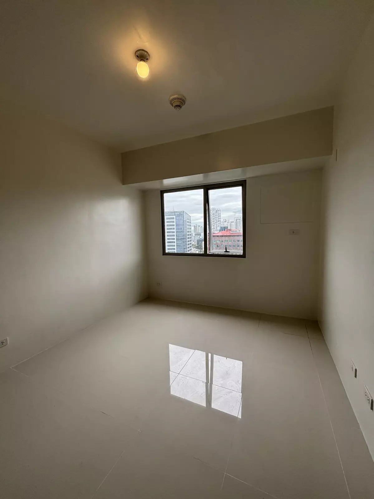 1-Bedroom Unit for Sale at Taft East Gate – Cebu Business Park — 1 Bedroom in Pope John Paul II Avenue, Cebu City, Central Visayas — Photo 6