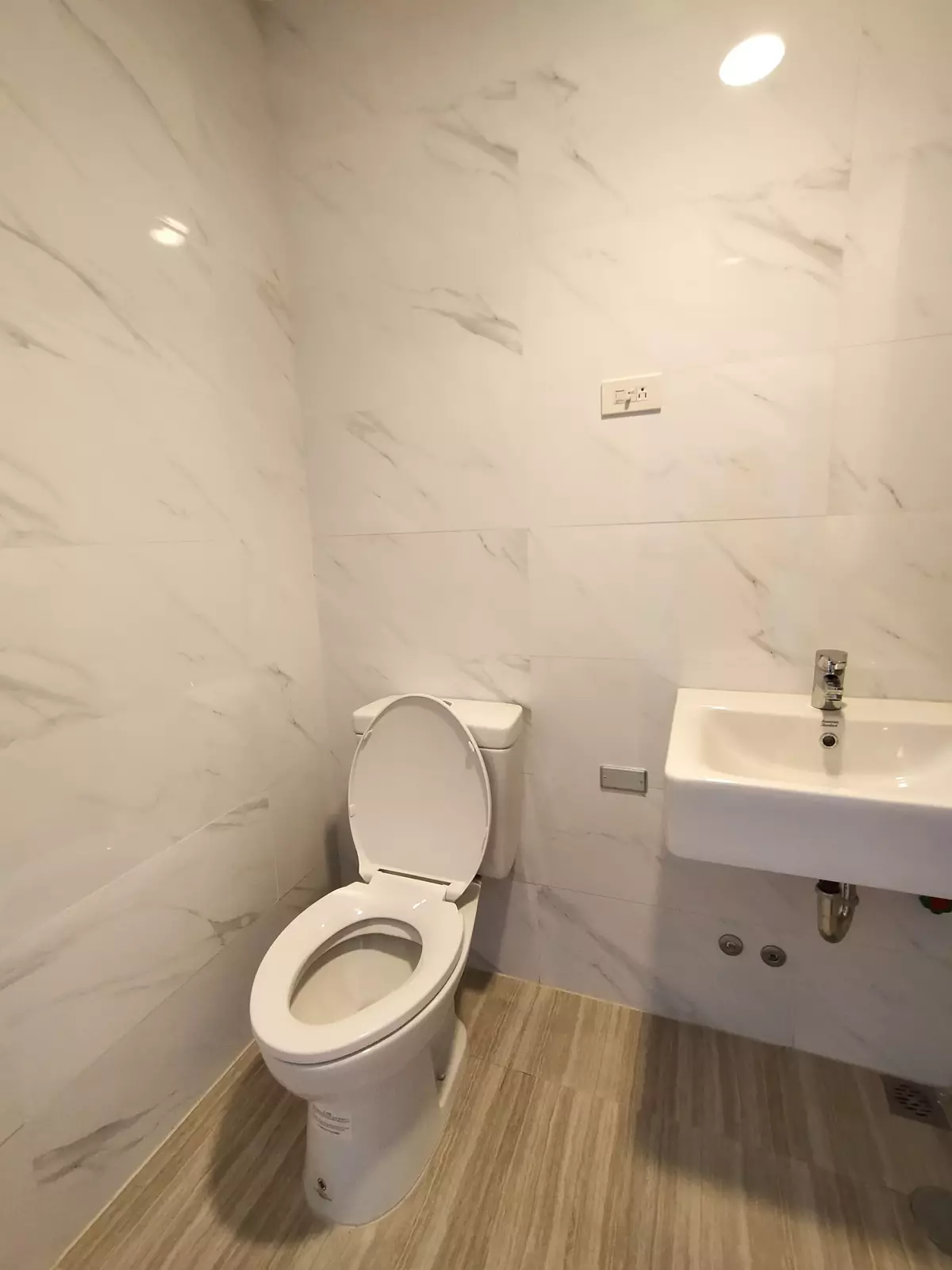 Brand New Small-Office Home-Office For Rent — Studio in Waterfront Drive, Cebu City, Central Visayas — Photo 4