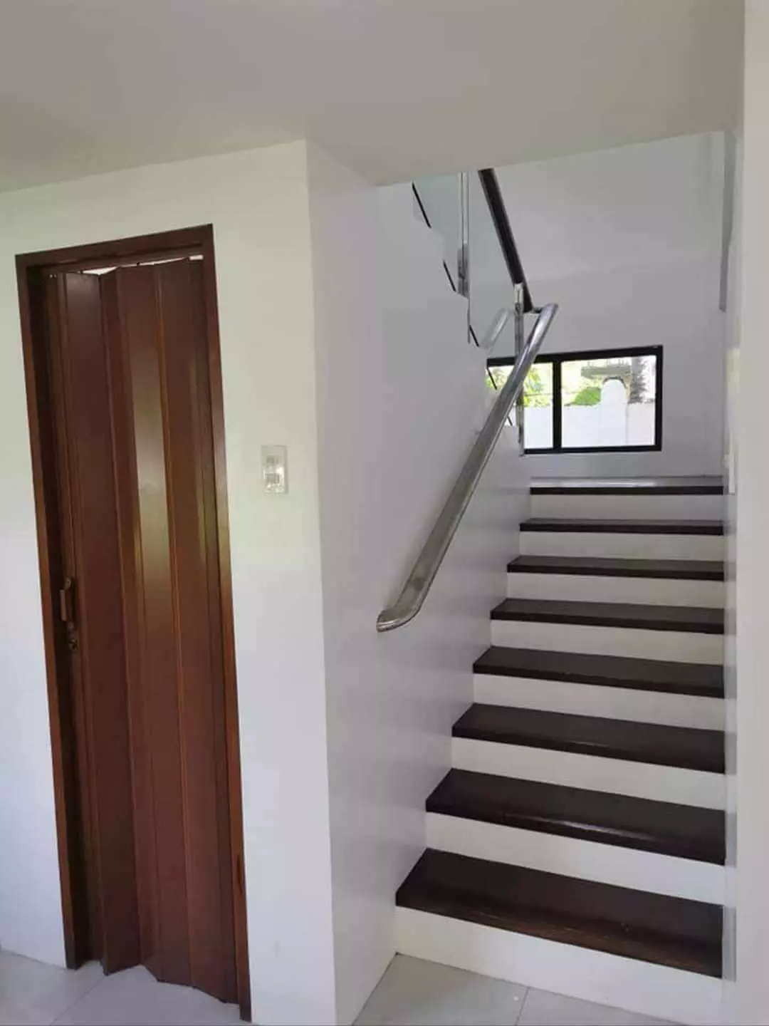 TWO-STOREY HOUSE FOR RENT - photo 6