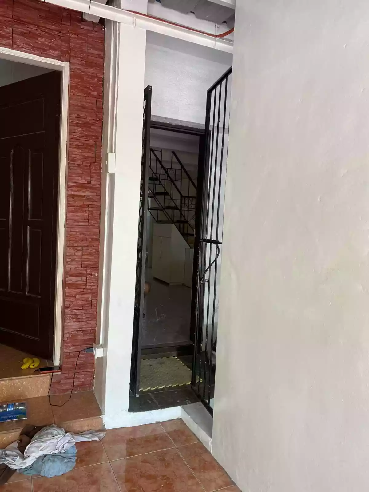 Open photo 13 of 21 — House and Lot With Commercial Space at BF Homes Las Pinas