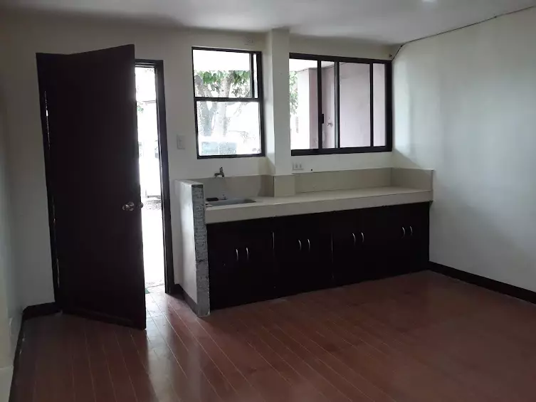 For rent  unfurnished studio unit in Talamban cebu city walking distance in Robinsons Time square - photo 2