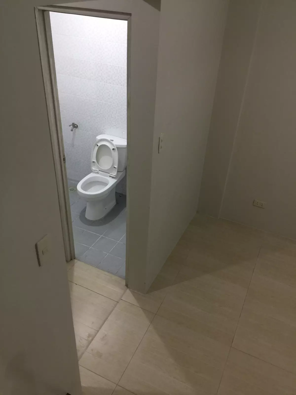 Open photo 18 of 20 — BF Homes Parañaque Townhouse