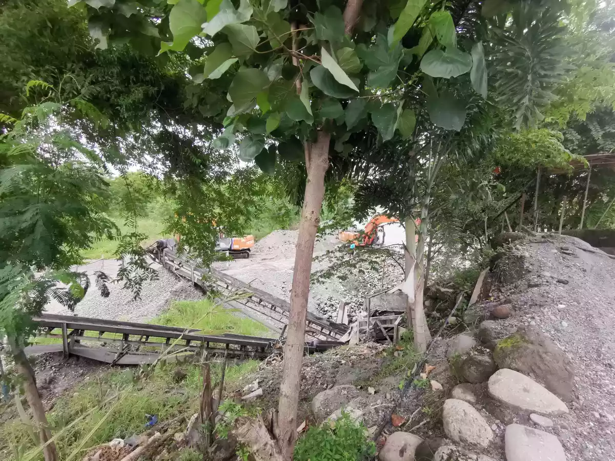 1.5hectares Quarry Area with 1.8has permitted quarry. river - photo 7