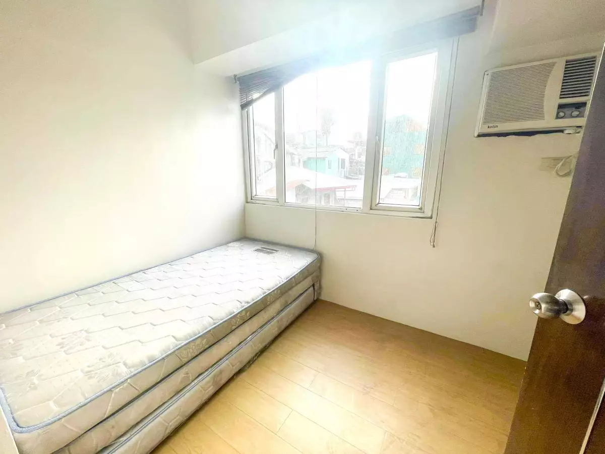 2BR CORNER UNIT FOR SALE at Ridgewood Towers   - photo 3