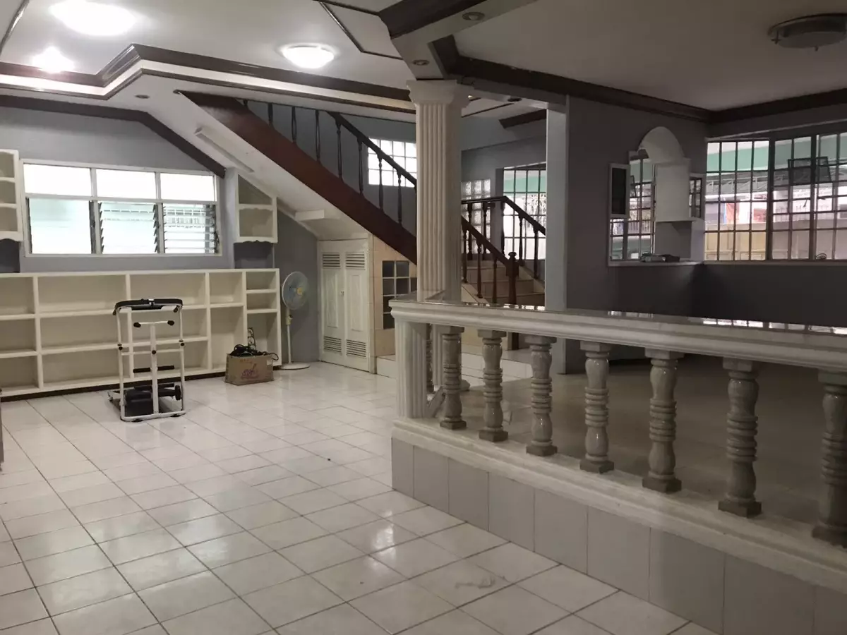 House and Lot with 3 units Apartment — House and Lot in Hernan Cortes Street, Mandaue City, Cebu — Photo 4