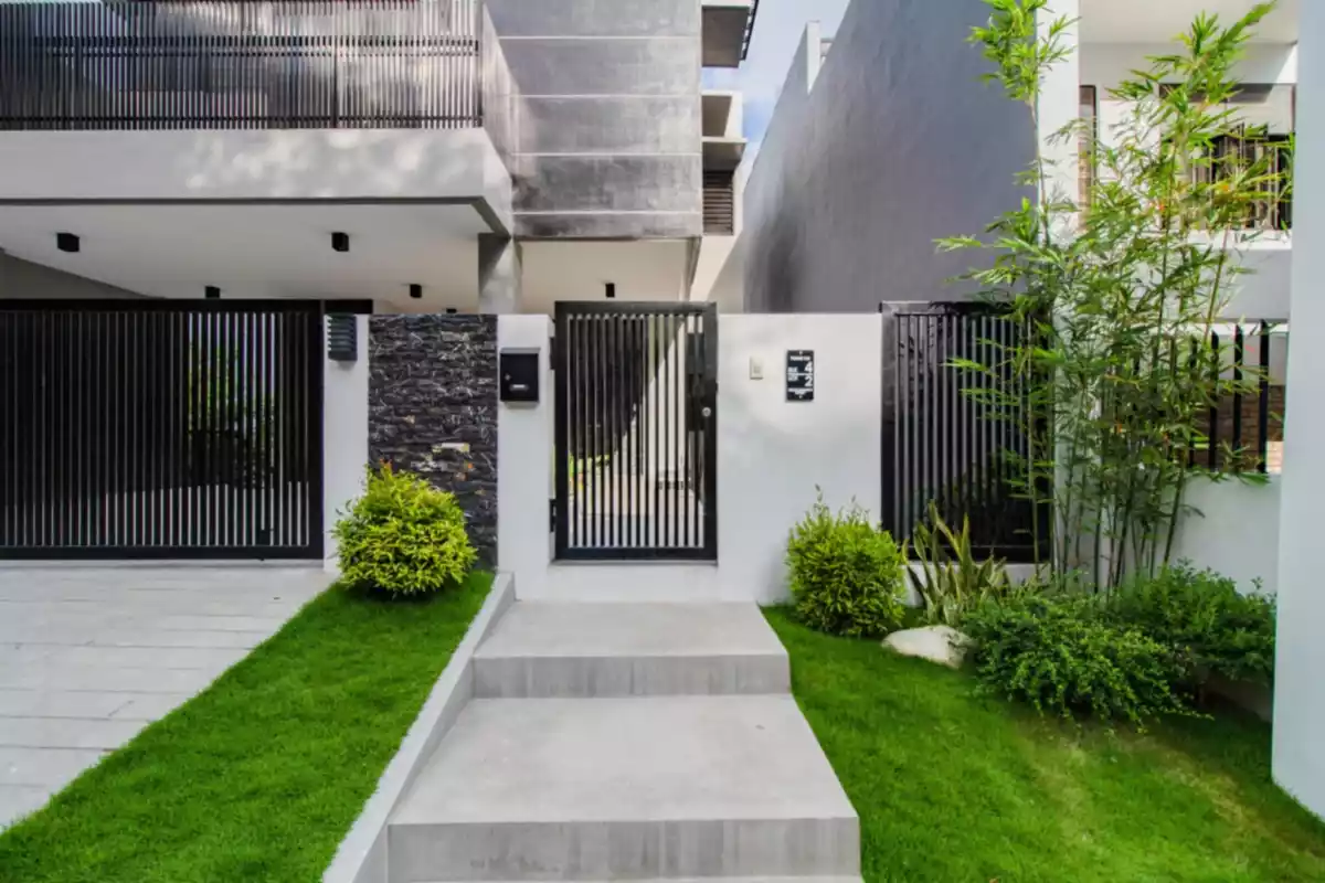 Single Detached Overlooking House in Talisay Cebu — House and Lot in Bienvinido St, Talisay, Cebu — Photo 6