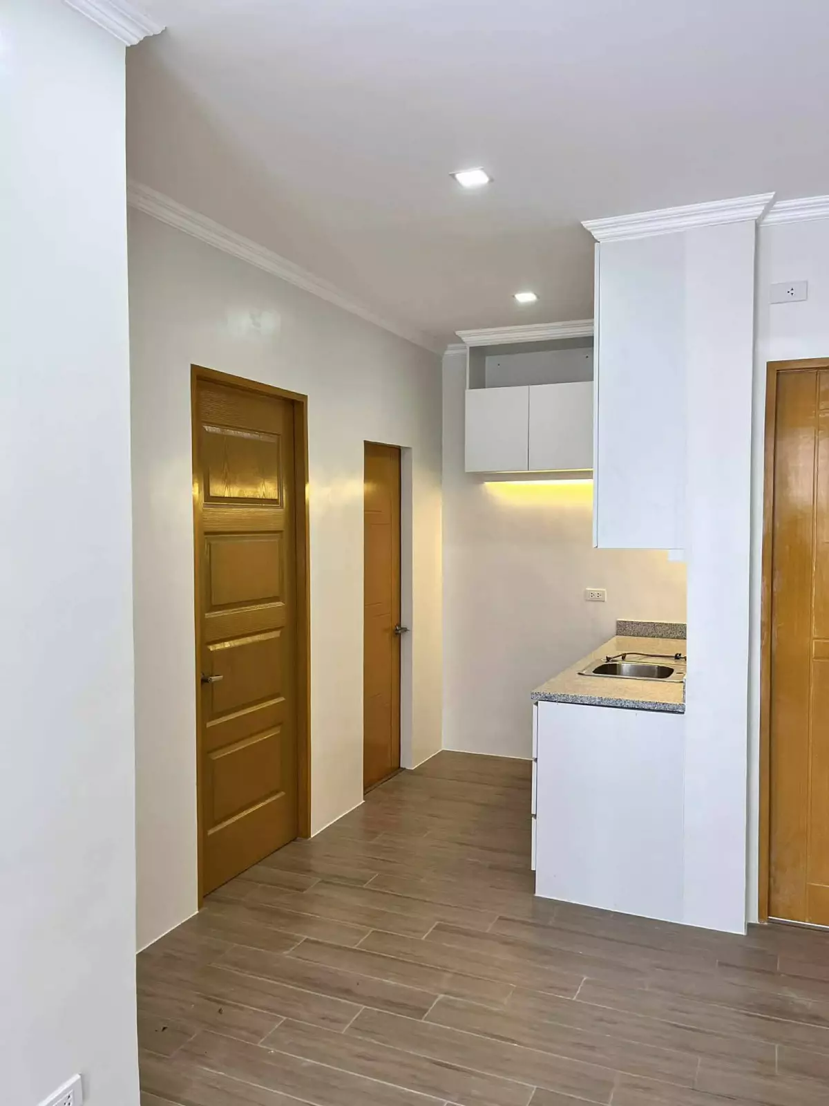 AMERICAN THEMED HOUSE & LOT FOR SALE – ESTELLE WOODS RESIDENCES - SPECIAL CORNER UNIT — House and Lot in Cebu City, Cebu, Philippines — Photo 4