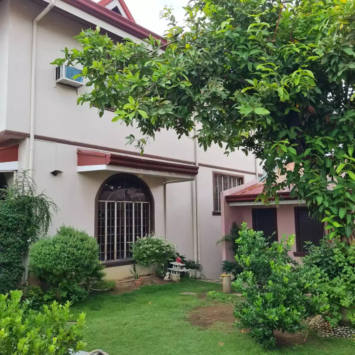 Big House and Lot near National Highway — House and Lot in Mandaue City, Cebu, Philippines — Photo 2