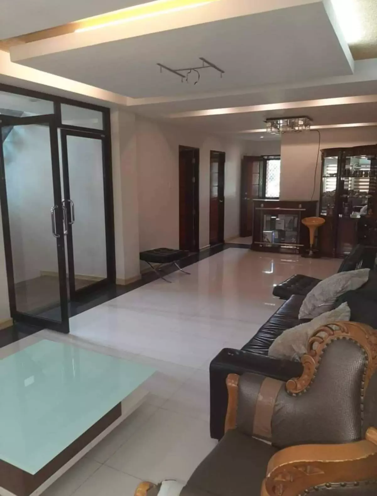 3 Storey House and Lot in Executive Village in Dasmarinas, Cavite — House and Lot in Executive Village, Dasmariñas, Cavite — Photo 5