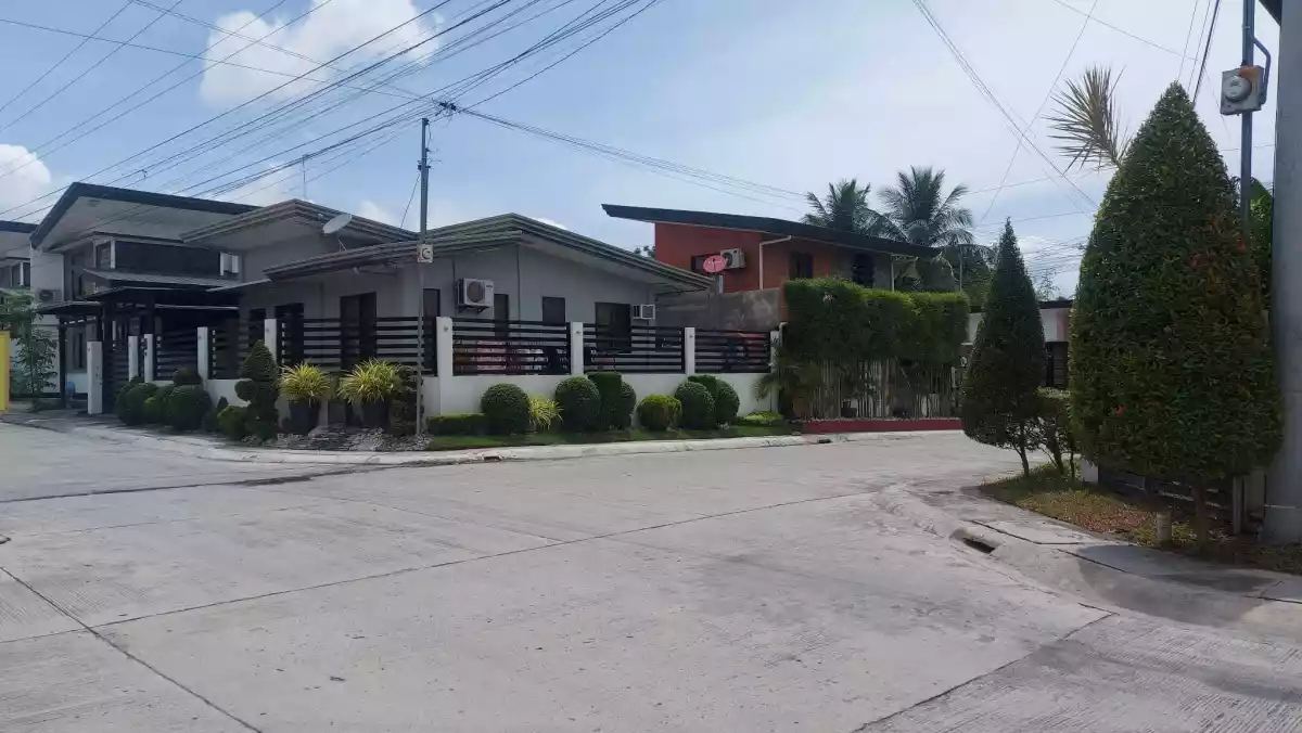 HOUSE AND LOT FOR SALE