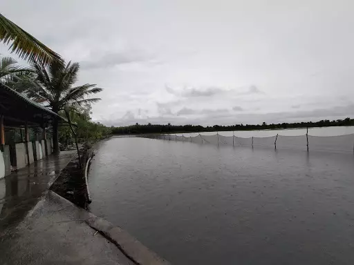 Fishpond with building — Agricultural Lot in Magallanes, Agusan Del Norte, Philippines — Photo 6