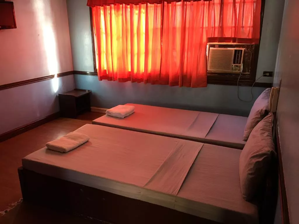 Beautiful 20 room commercial property! — Hotel in Leyte, Philippines — Photo 3