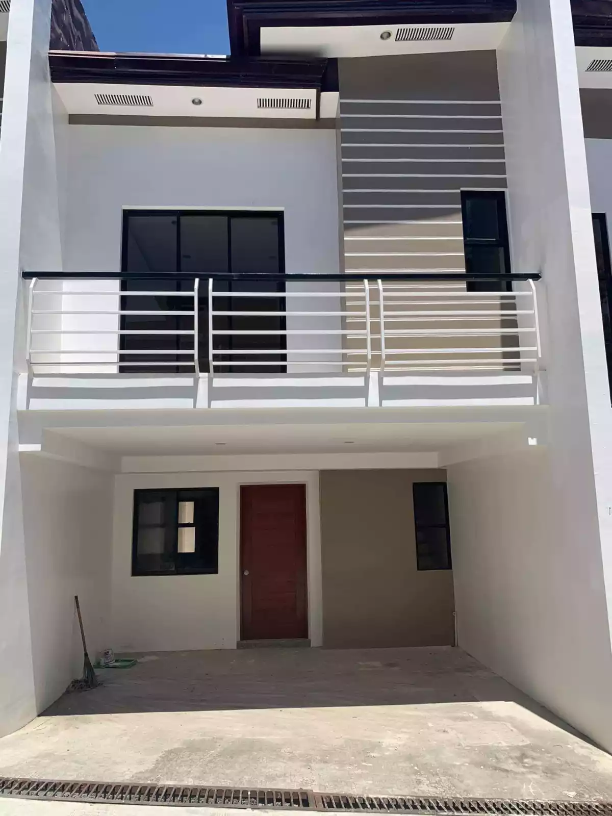 Open photo 11 of 11 — Townhouse