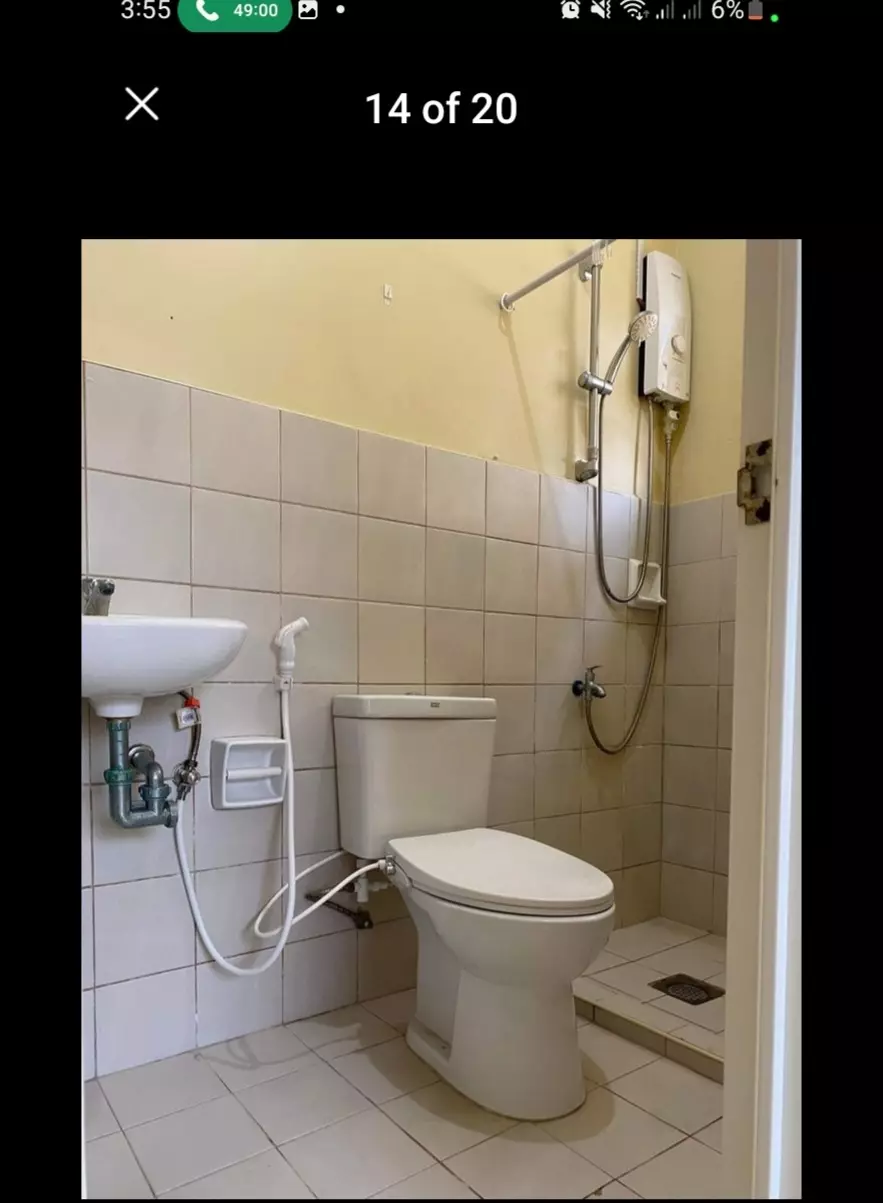 Open photo 14 of 18 — HOUSE & LOT IN COLLINWOOD