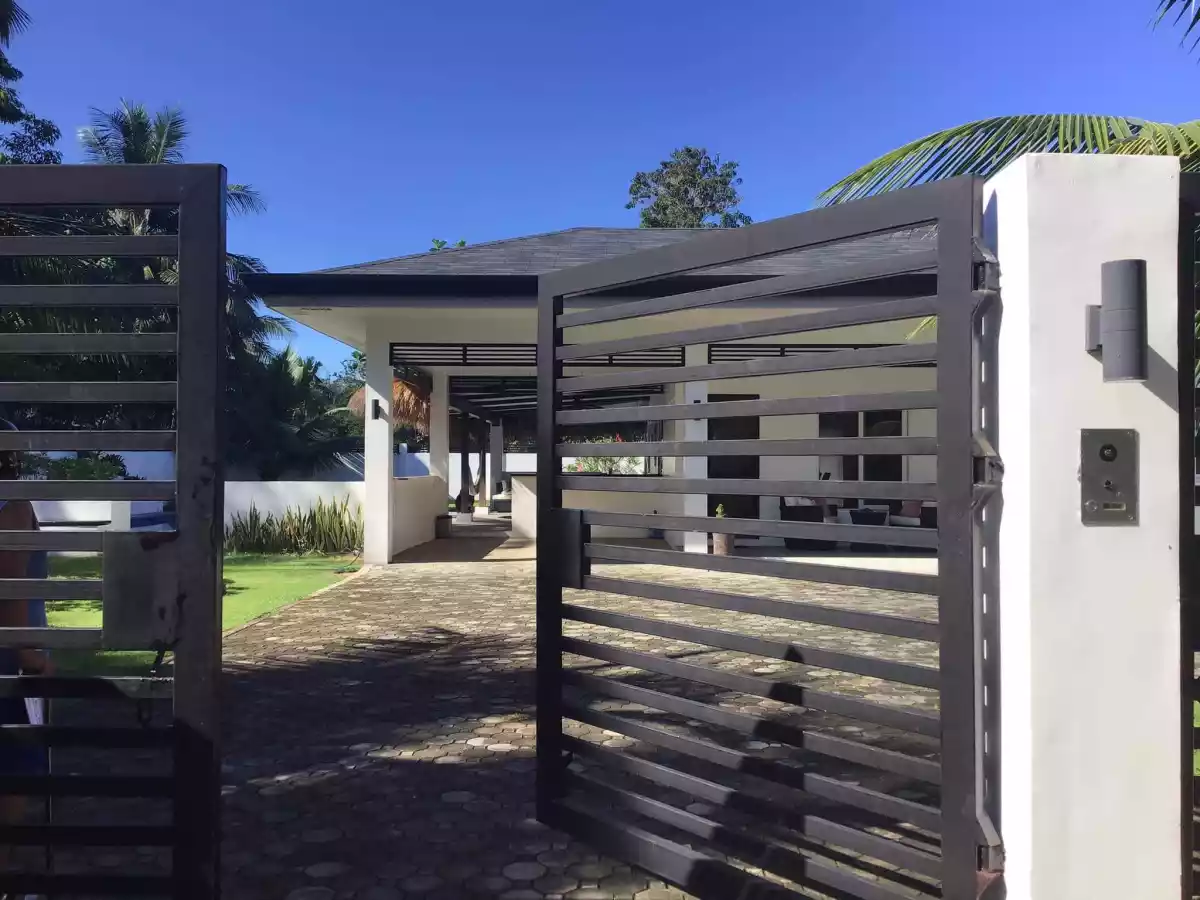 House and lot with pool for sale - photo 4