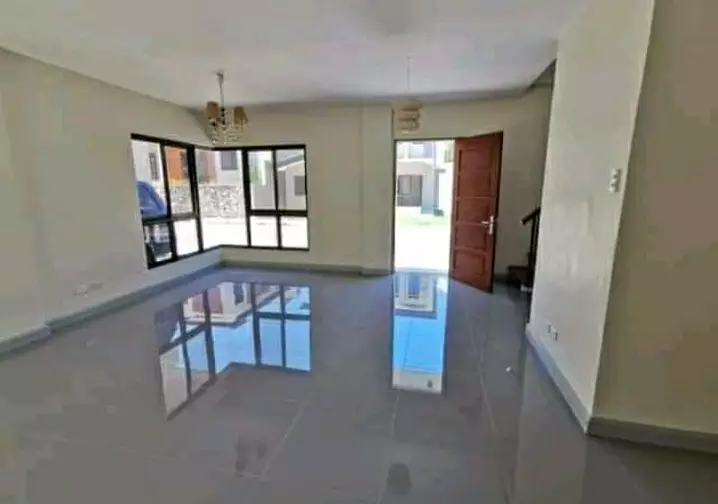 HOUSE AND LOT - BANAWA — Townhouse in Cebu City, Cebu, Philippines — Photo 7