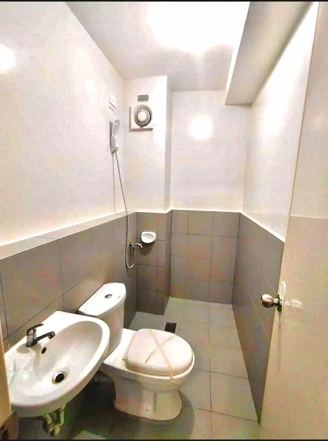 2 bedroom unit with parking and pet friendly — 2 Bedrooms in Mandaue City, Cebu, Philippines — Photo 3