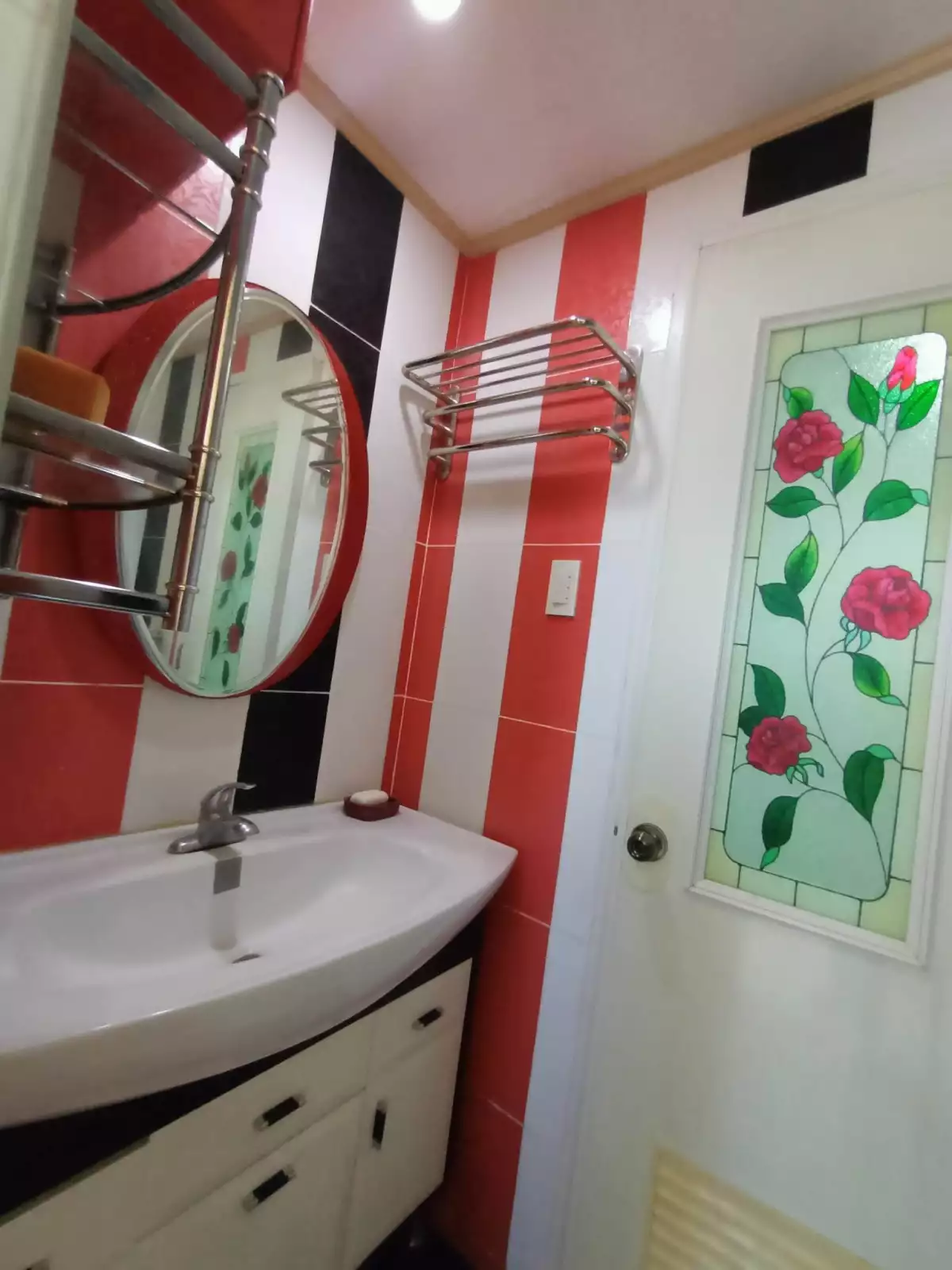 Rush Sale! 2 Bedroom Semi-Furnished Condo Unit in Cebu City! — 2 Bedrooms in Cebu City, Cebu, Philippines — Photo 7