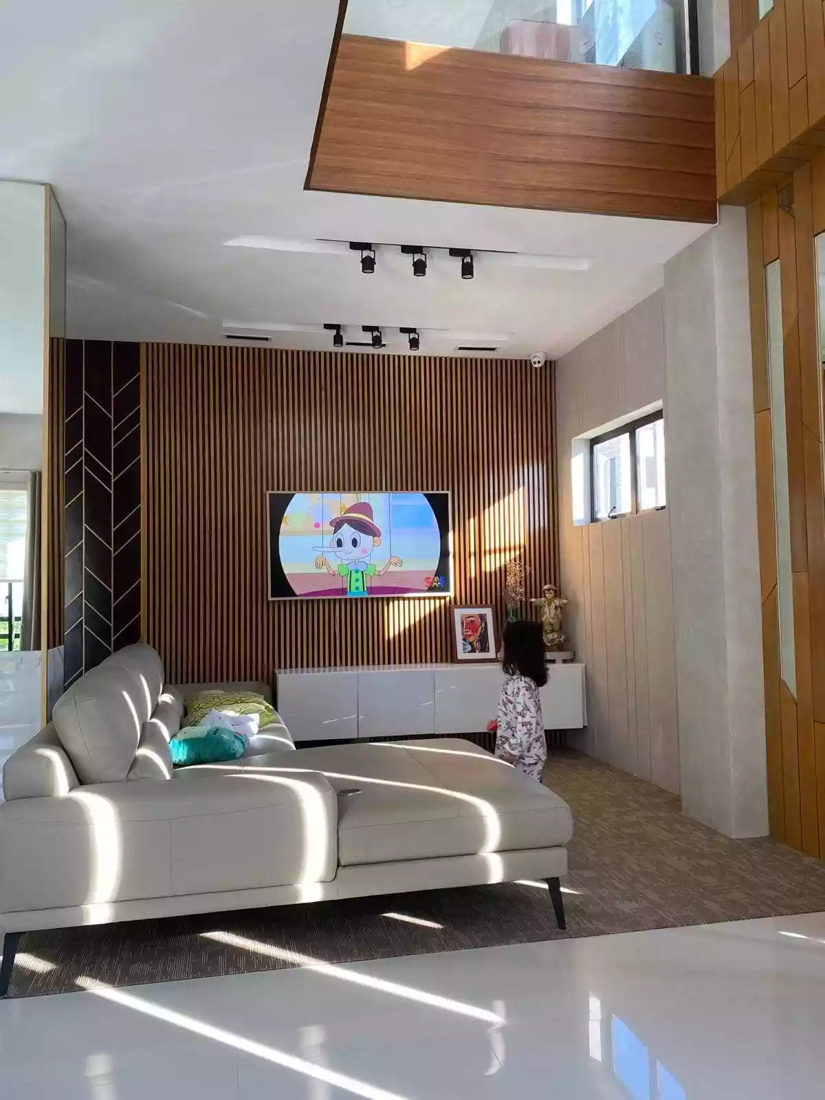 Modern House and Lot in Tubod Minglanilla with Swimming Pool — House and Lot in Minglanilla, Cebu, Philippines — Photo 4