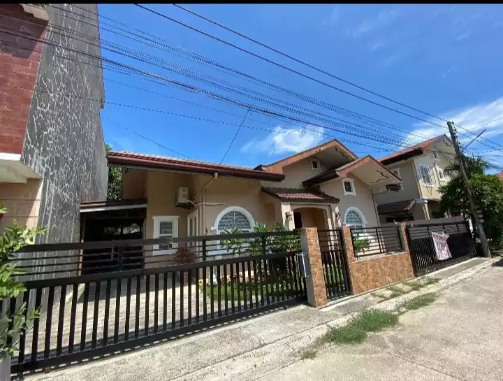 HOUSE & LOT IN COLLINWOOD — House and Lot in Lapu-Lapu City, Cebu, Philippines — Photo 3