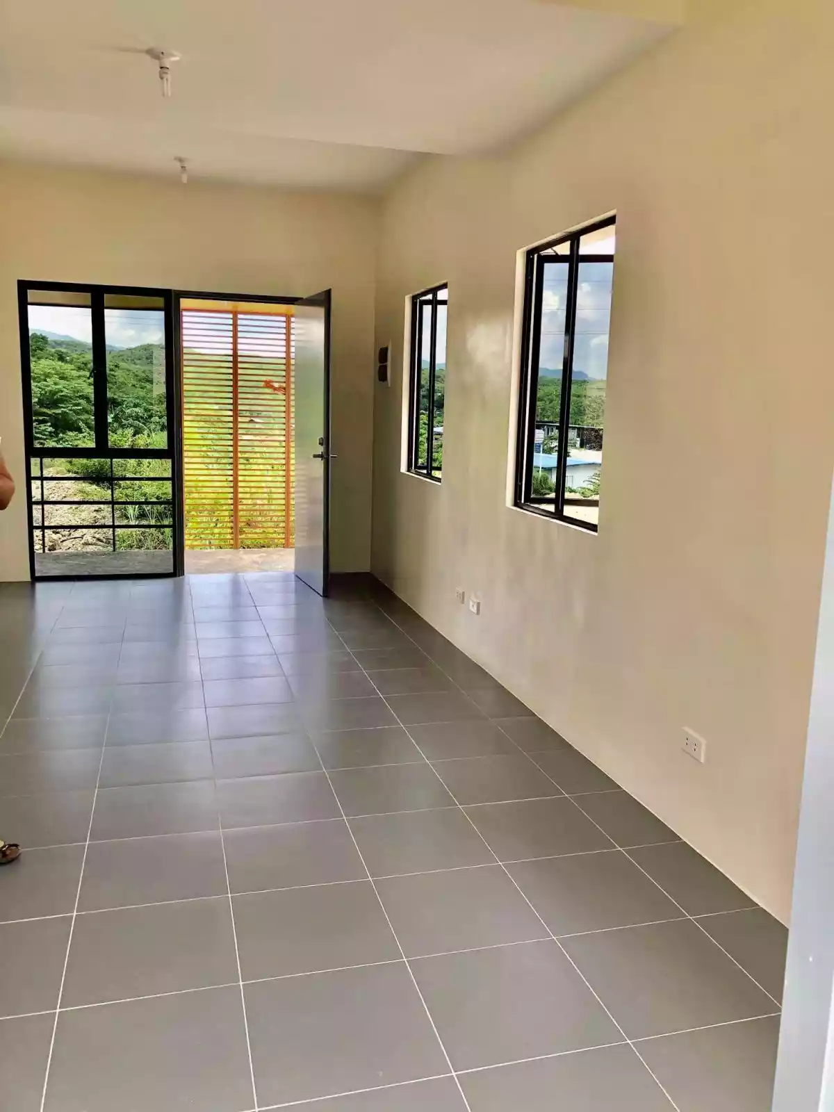 For Assume House and Lot in AMOA by AboitizLand  - photo 4