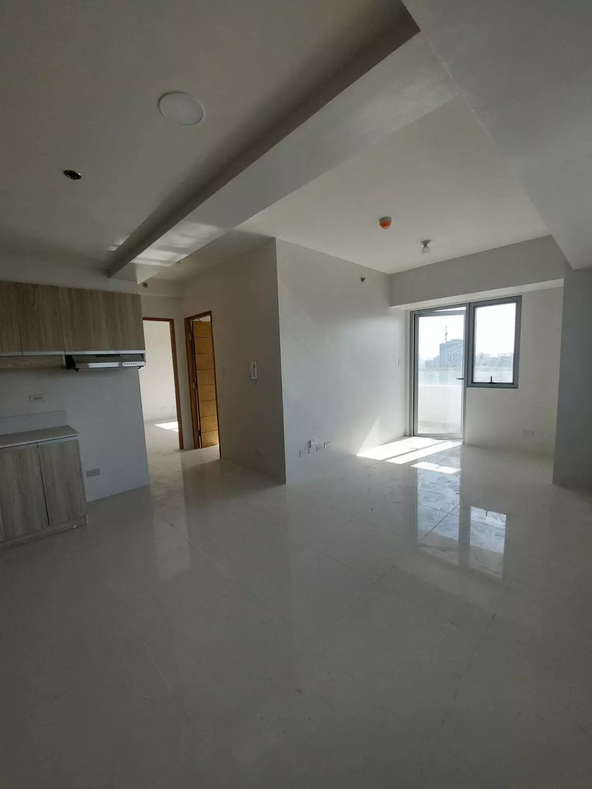 Open photo 18 of 19 — Taft East Gate 2Bedroom For Assume Save 7Million for the Current Price 