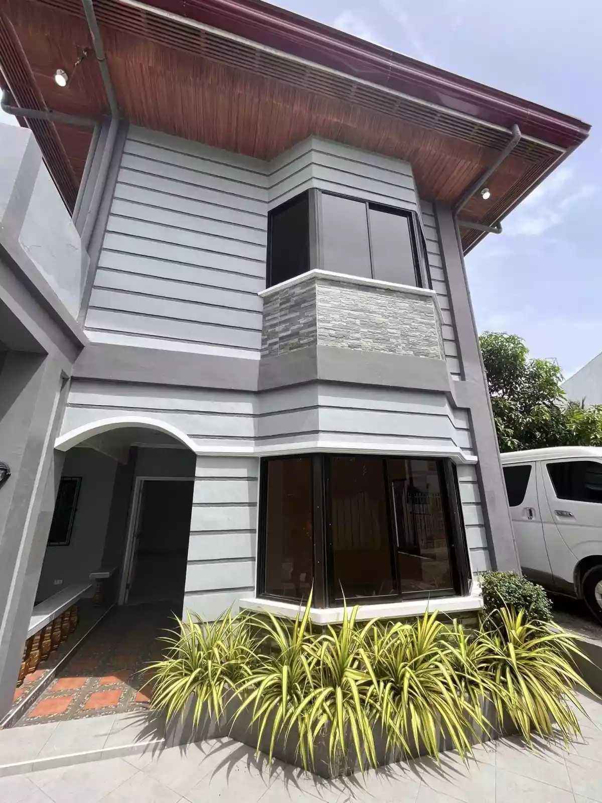 6 BEDROOM HOUSE AND LOT IN MANDAUE CITY, CEBU — House and Lot in Mandaue City, Cebu, Philippines — Photo 3
