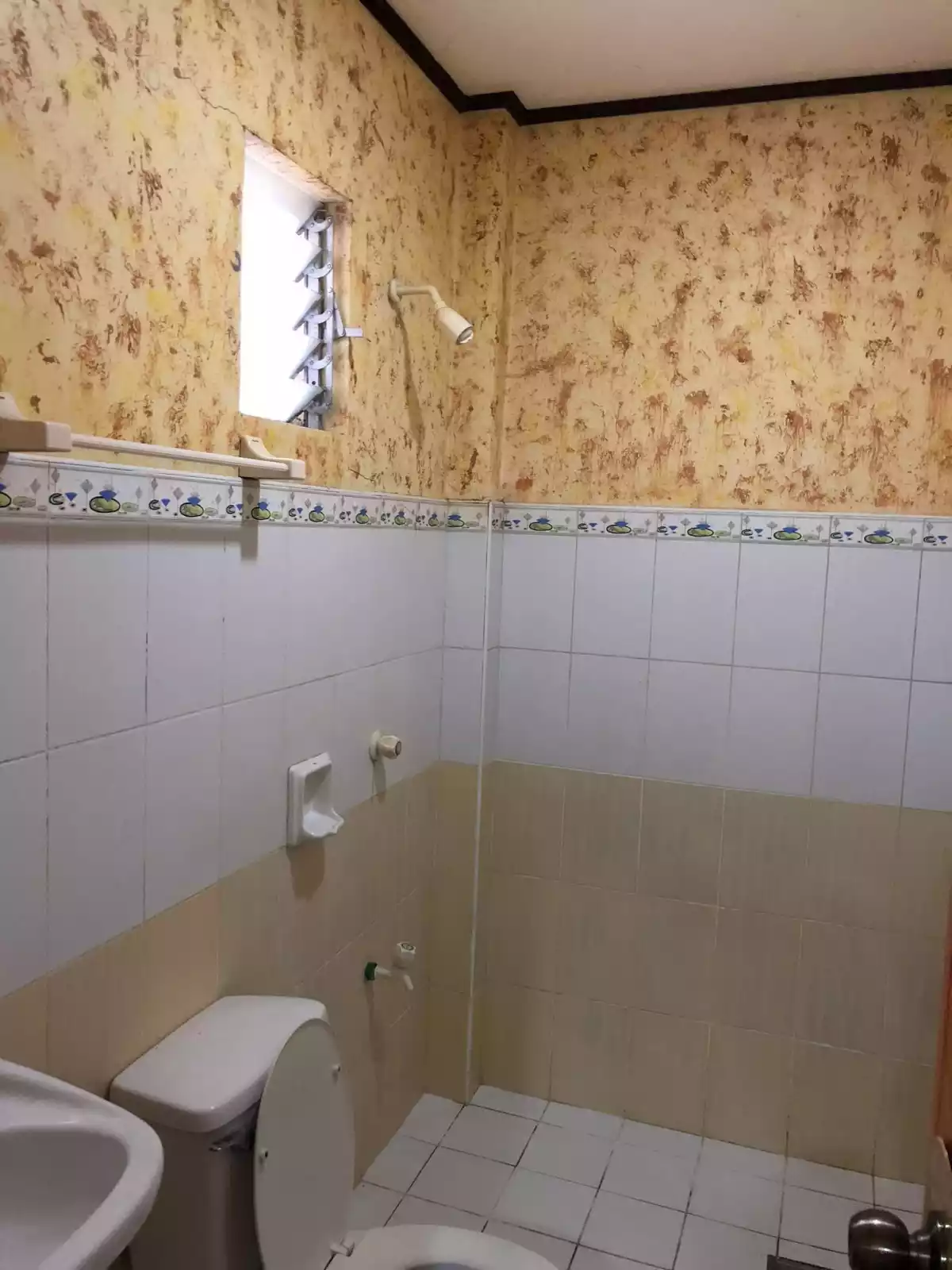 Prime Income-Generating Apartment Building for Sale in Lahug, Cebu City — Boarding House in Cebu City, Cebu, 6000 — Photo 3