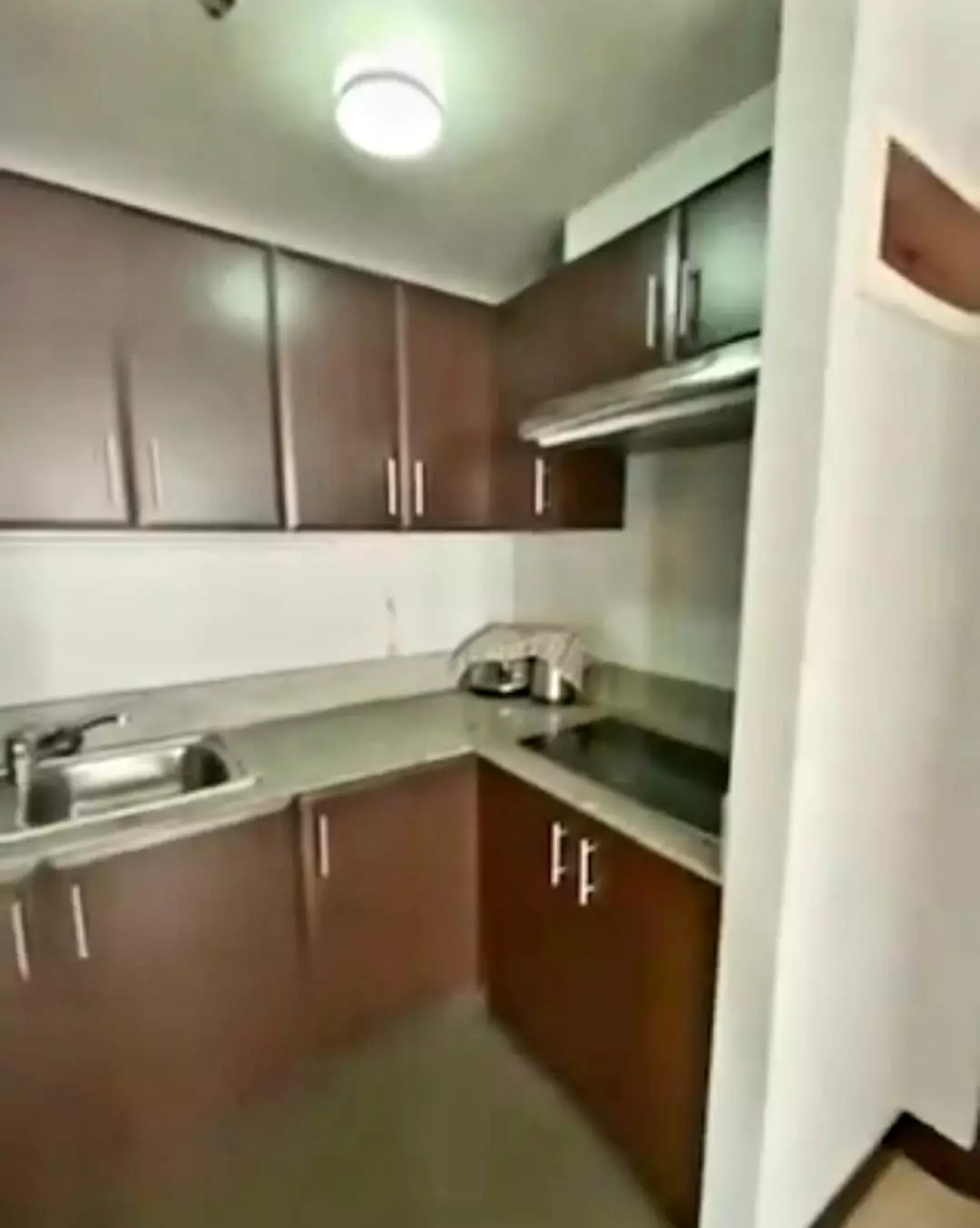 For Sale Fully Furnished Studio Unit with Balcony Across Araneta — Studio in General Malvar Ave, Cubao, Quezon City — Photo 5
