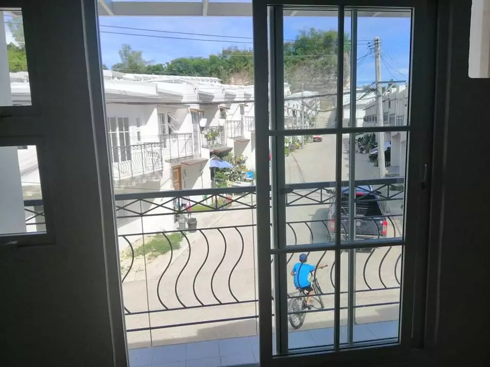 HOUSE & LOT FOR RENT 
