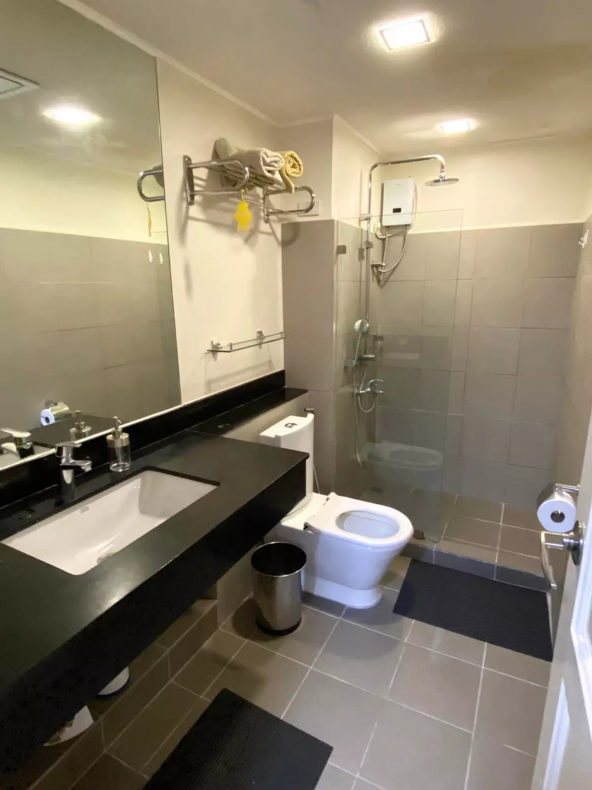 Luxurious Amalfi Oasis 2 bedroom — 2 Bedrooms in Cebu South Coastal Road, Cebu City, Central Visayas — Photo 3