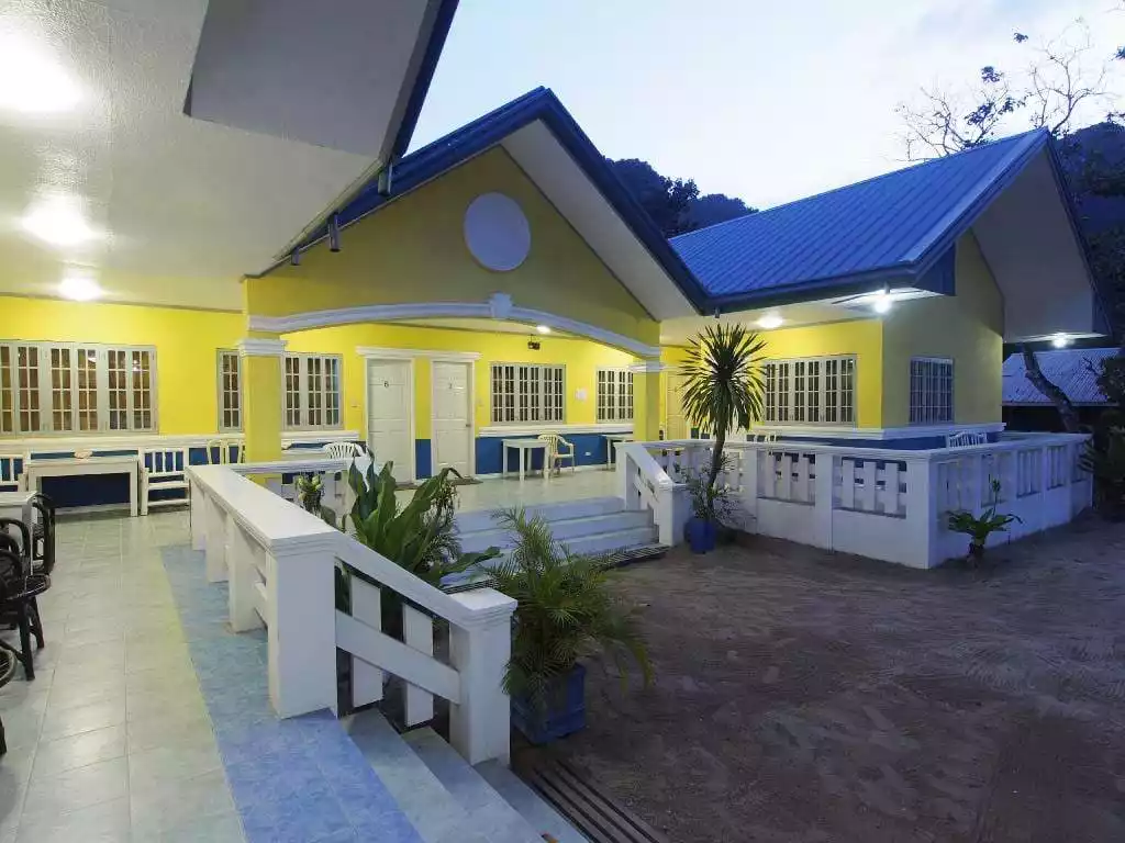 16-ROOM VILLAS WITH BEACHFRONT FOR SALE IN THE HEART OF ELNIDO, PALAWAN — Beach Lot in El Nido, Palawan, Philippines — Photo 2