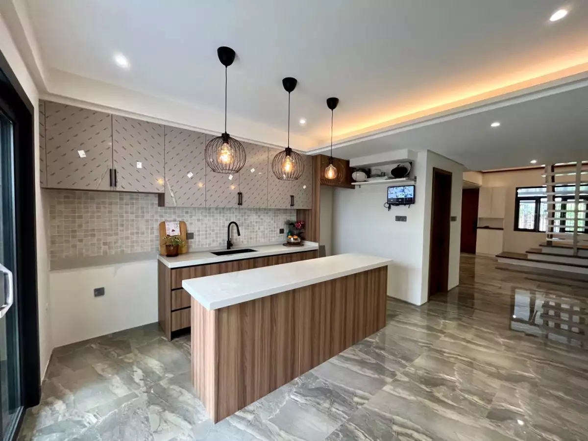 BRAND NEW 3 STOREY MODERN TOWNHOUSE  - photo 4