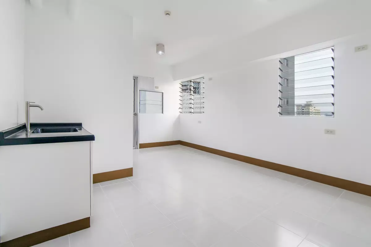 Corner Studio Unit with Large Balcony beside IT Park - photo 4