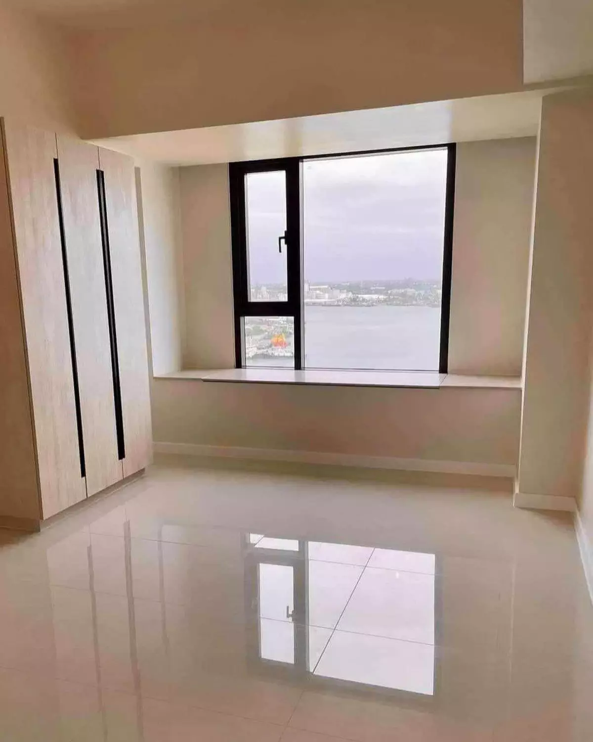 Mandani Bay Suites Studio Unit  For Sale - photo 2