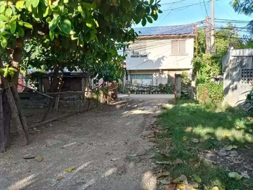 RESIDENTIAL/COMMERCIAL LOT WITH APARTMENT — Apartment in Lapu-Lapu City, Cebu, Philippines — Photo 4